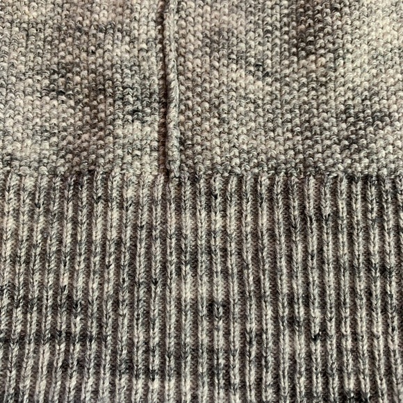 GAP Women’s Hoodie Long Sleeve Gray Sweater Sz  M Drawstring Neckline Excellent - Picture 5 of 5